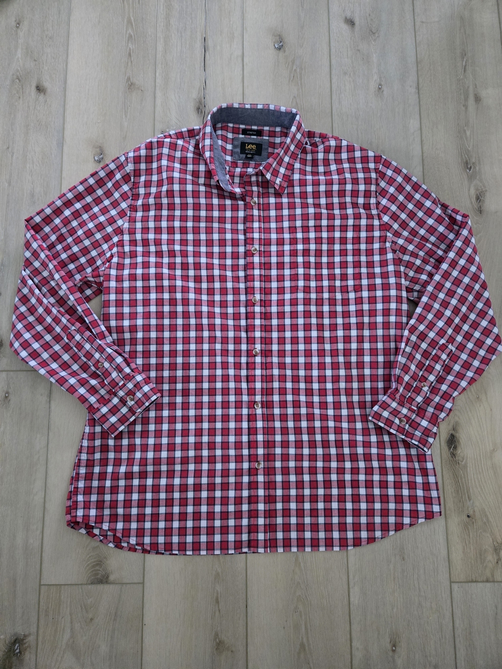 Lee Men's Red and White Plaid Button-Down Shirt